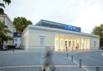 Pogled s trga Josefsplatz na muzej